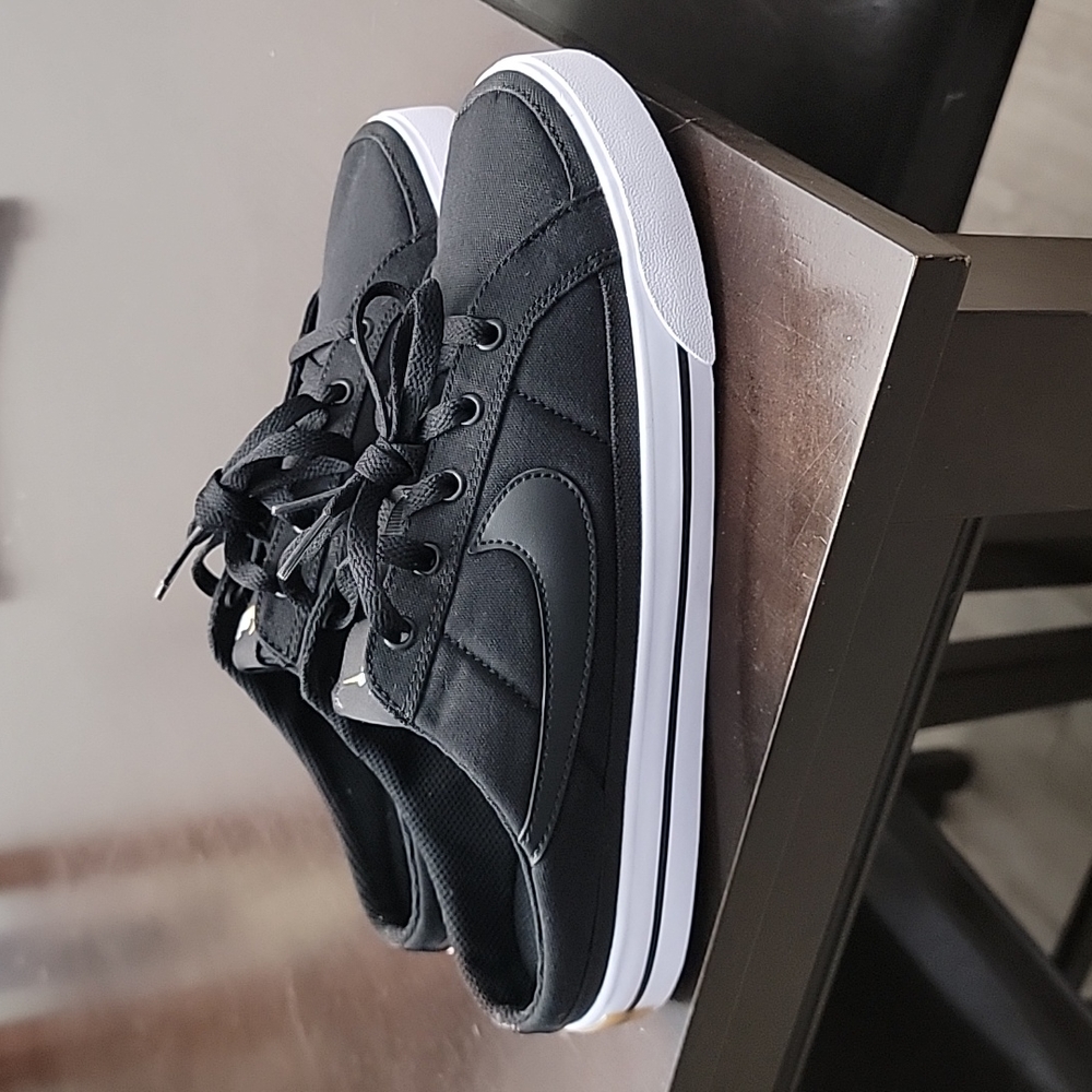 Nike Women's Court Legacy 9.5 **New**